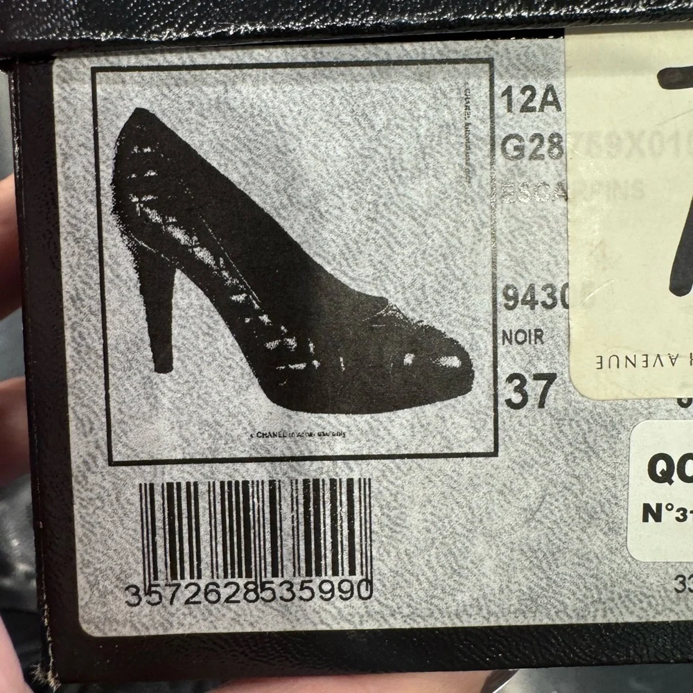 AUTHENTIC CHANEL 2013 Quilted Classic Pump size 37